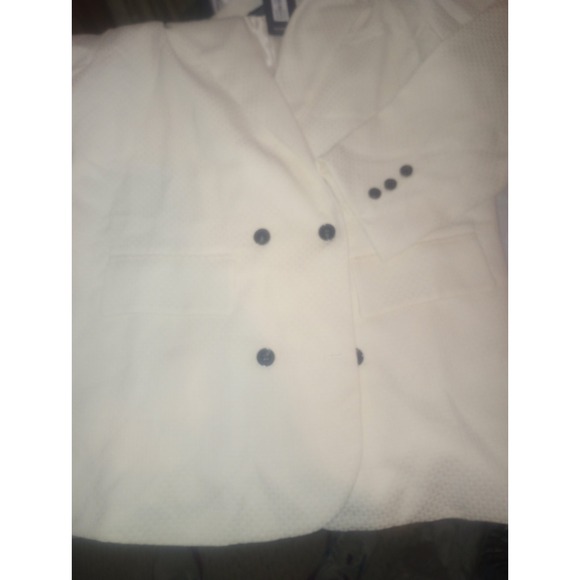 Homeyee Fashion Women's‎ White Blazer  2Xl NWT Double Breasted 3 Button Sleeve - Picture 4 of 4